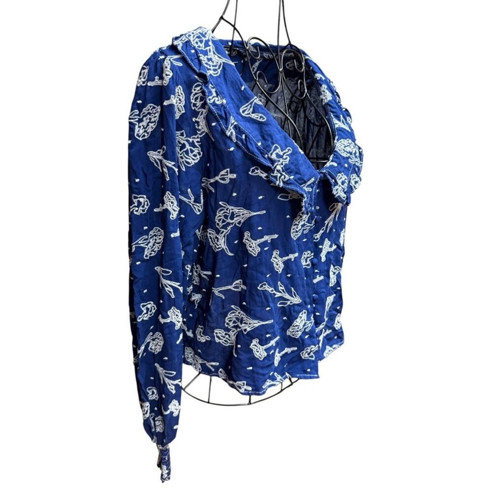 BB Dakota Blue and White Printed Button-Front Blouse Large